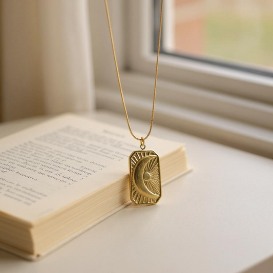 Celestial Glow Crescent Pendant – Anti-Tarnish Necklace