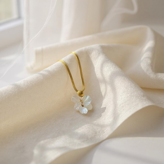 Pearl Leaf Luxe Necklace – Anti-Tarnish Mother Nature Charm