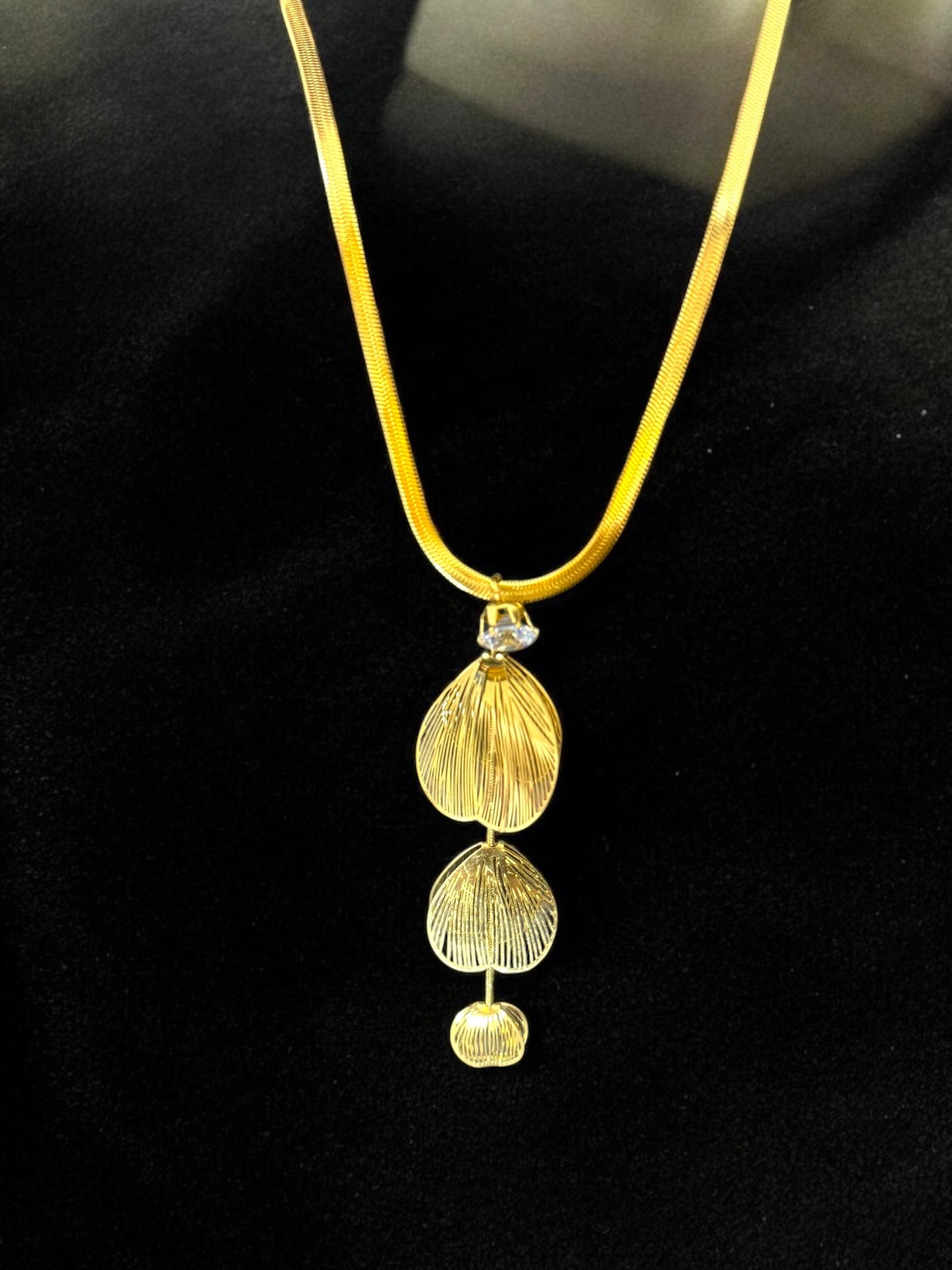 Golden Cascade Petal Necklace – Anti-Tarnish Statement Elegance