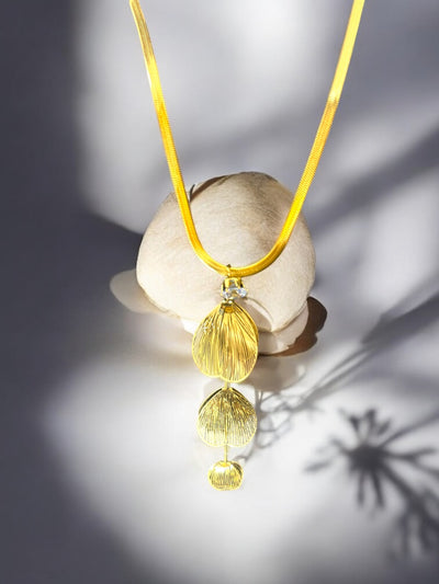 Golden Cascade Petal Necklace – Anti-Tarnish Statement Elegance