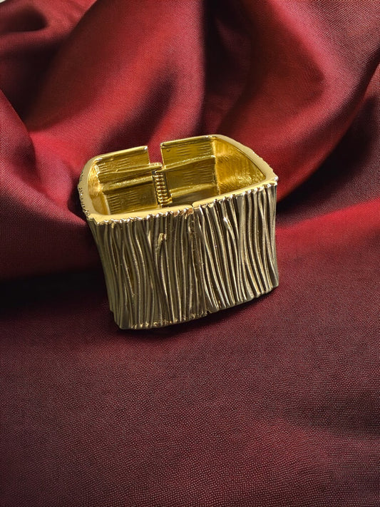 The Regal Wave Cuff