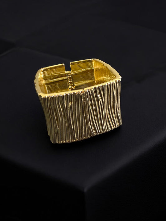 The Regal Wave Cuff
